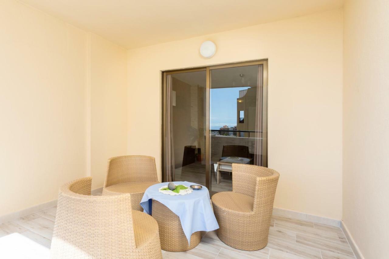 Tropic Apartments En Castle Harbour Los Cristianos  Bagian luar foto
